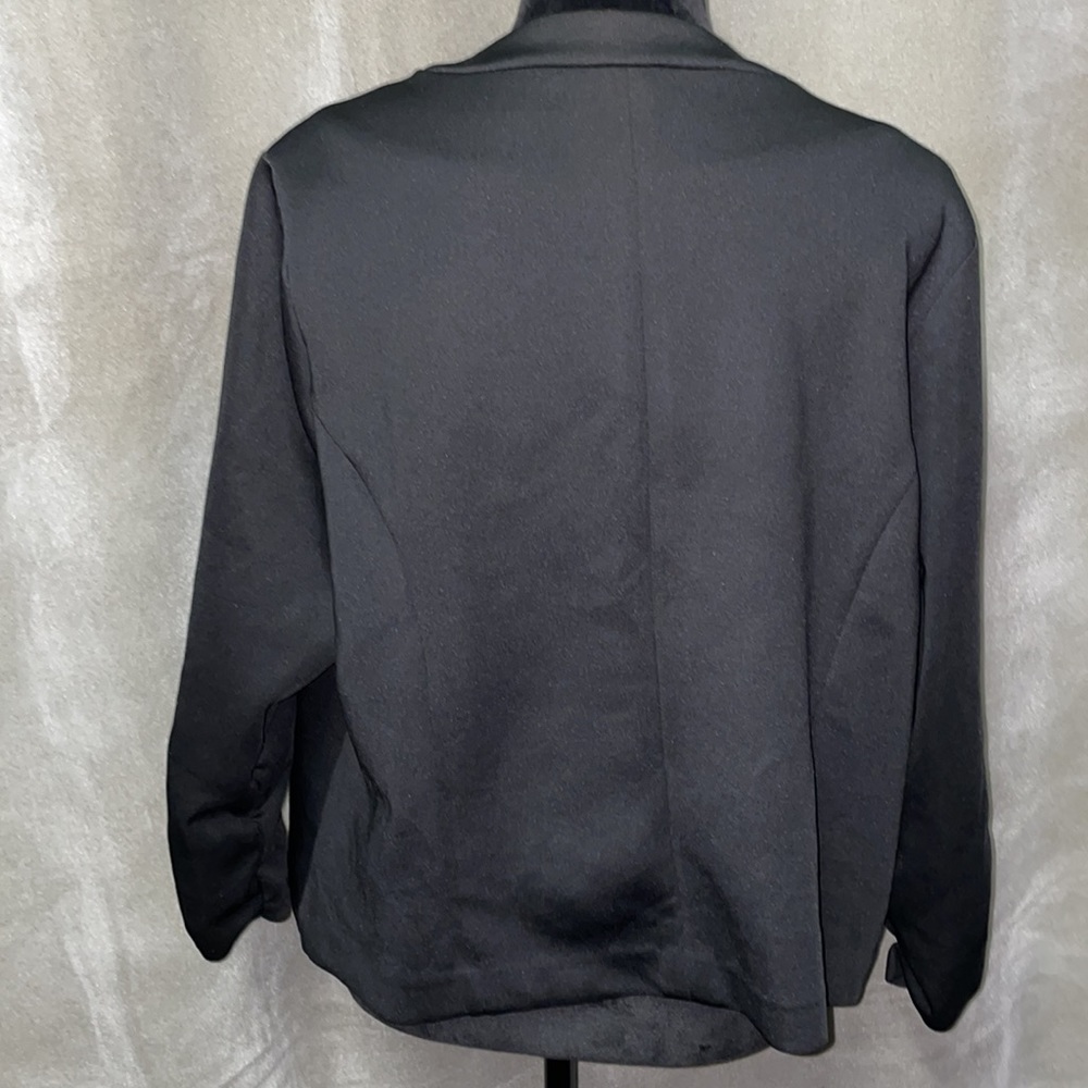 Torrid black blazer size 2 - Picture 4 of 5